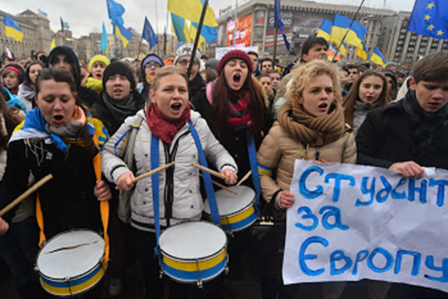 Це. Украинцы на Майдане. Студенты на Майдане. Молодежь на Майдане. Скачут на Майдане.