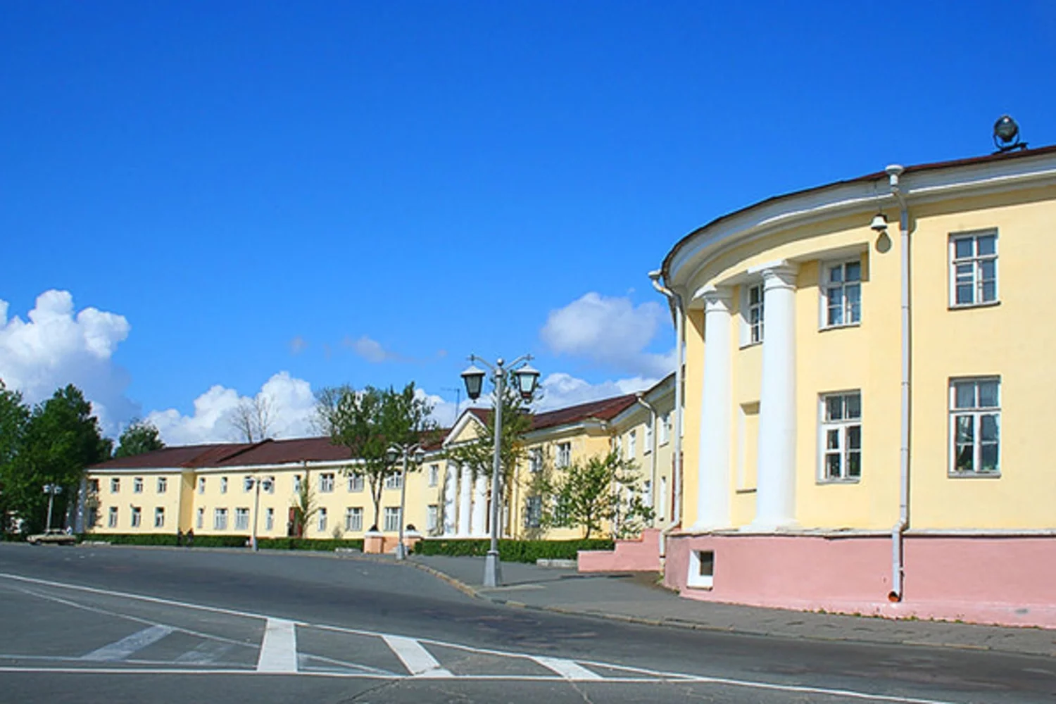 Петрозаводские сайт. Площадь Ленина Петрозаводск. Круглая площадь Петрозаводск. Петрозаводск площадь города. Ансамбль круглой площади Петрозаводск.