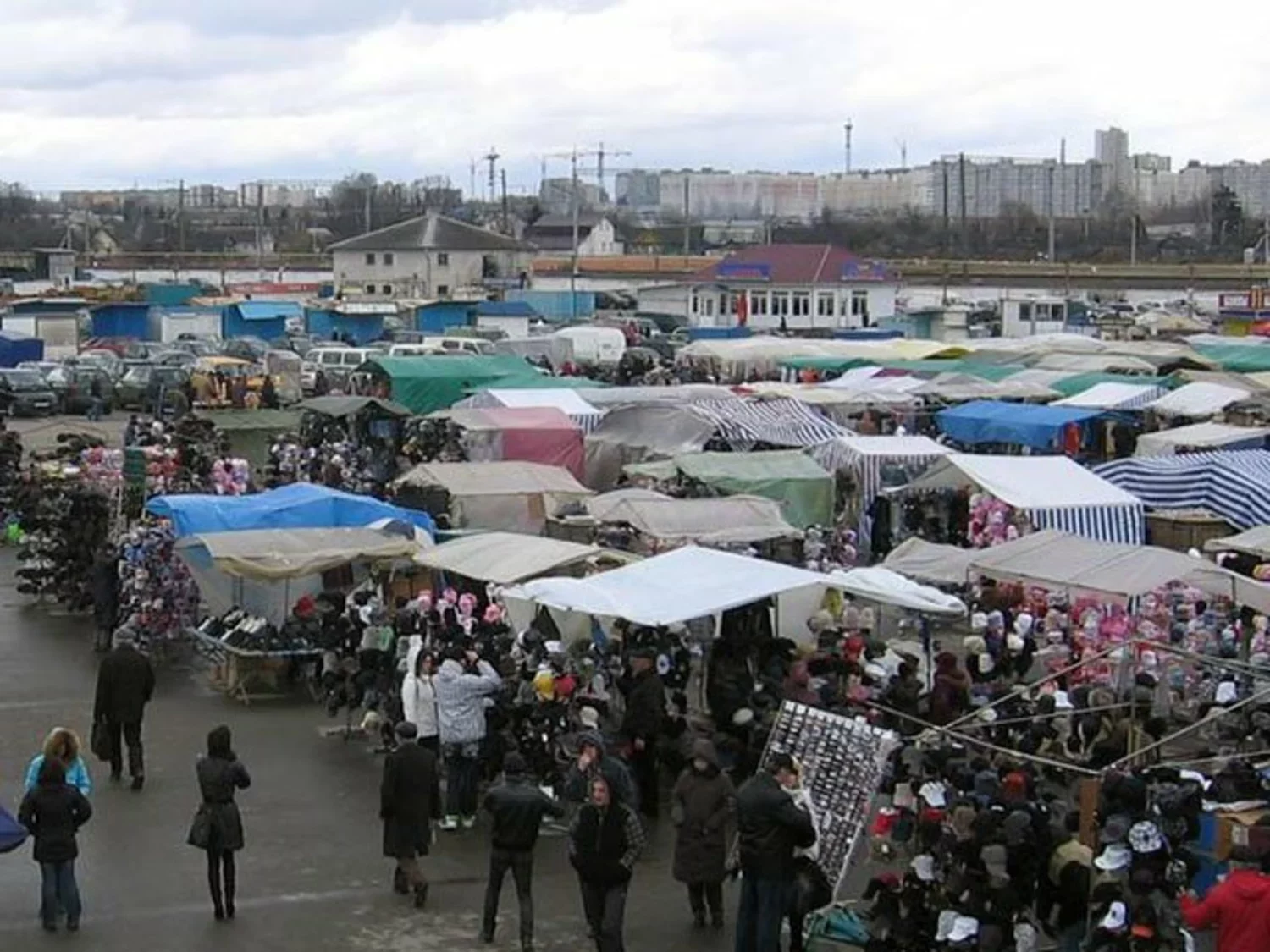 Ждановичи минск. Минск рынок Ждановичи. Рынок поле чудес в Минске. Рынок лебяжий Ждановичи продуктовый. Ждановичи рынок вещевой.