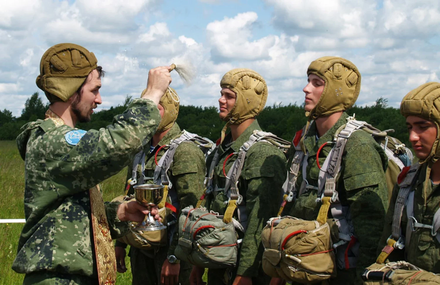 Зачем солдат. Военный капеллан в Российской армии. Военный капеллан в армии РФ. Военный священник. Православные войска.