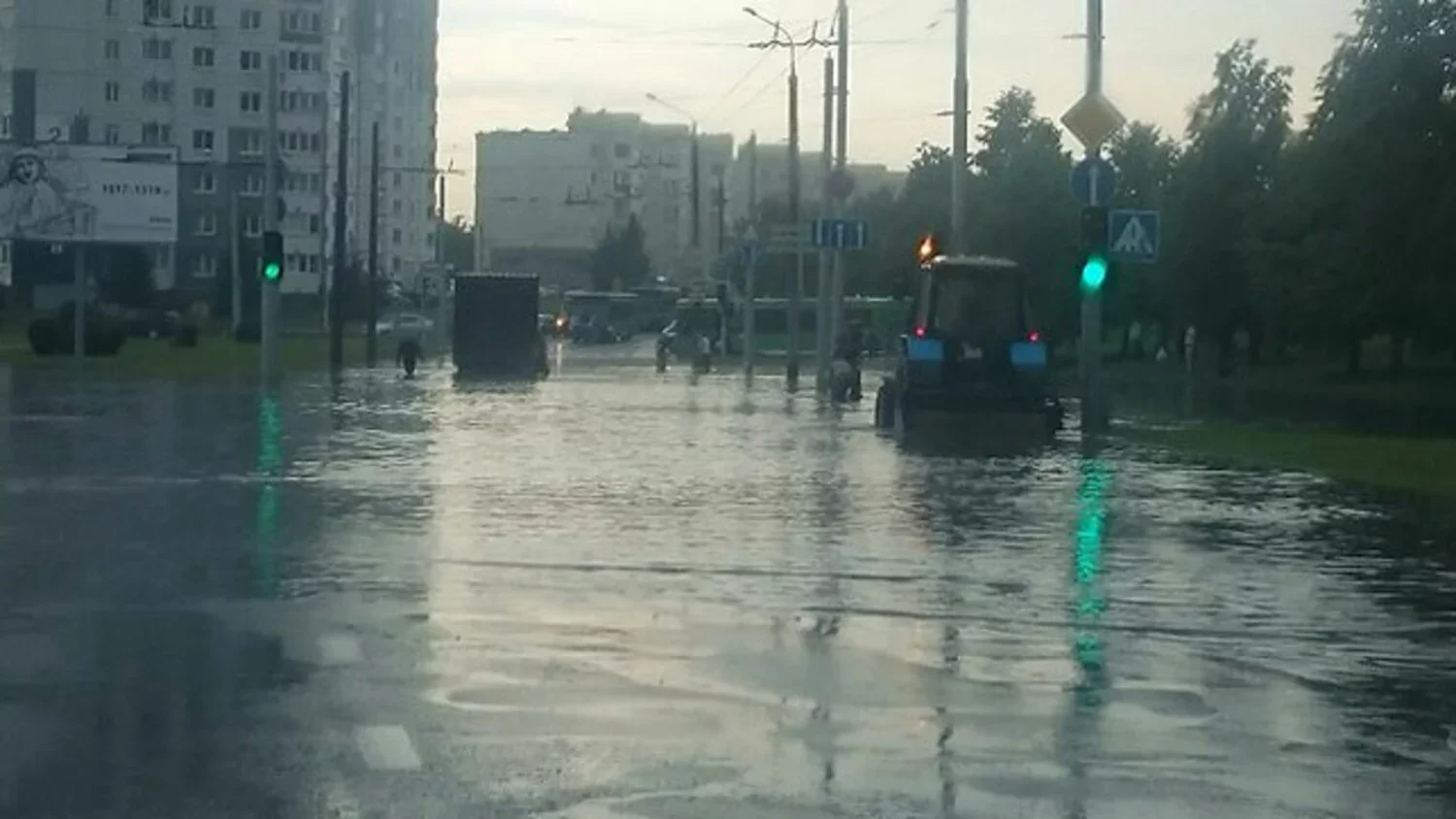 Осадки в минске сегодня. Ливень в Минске. Потоп в Минске. Ливень в Уручье. Дождь в Минске.