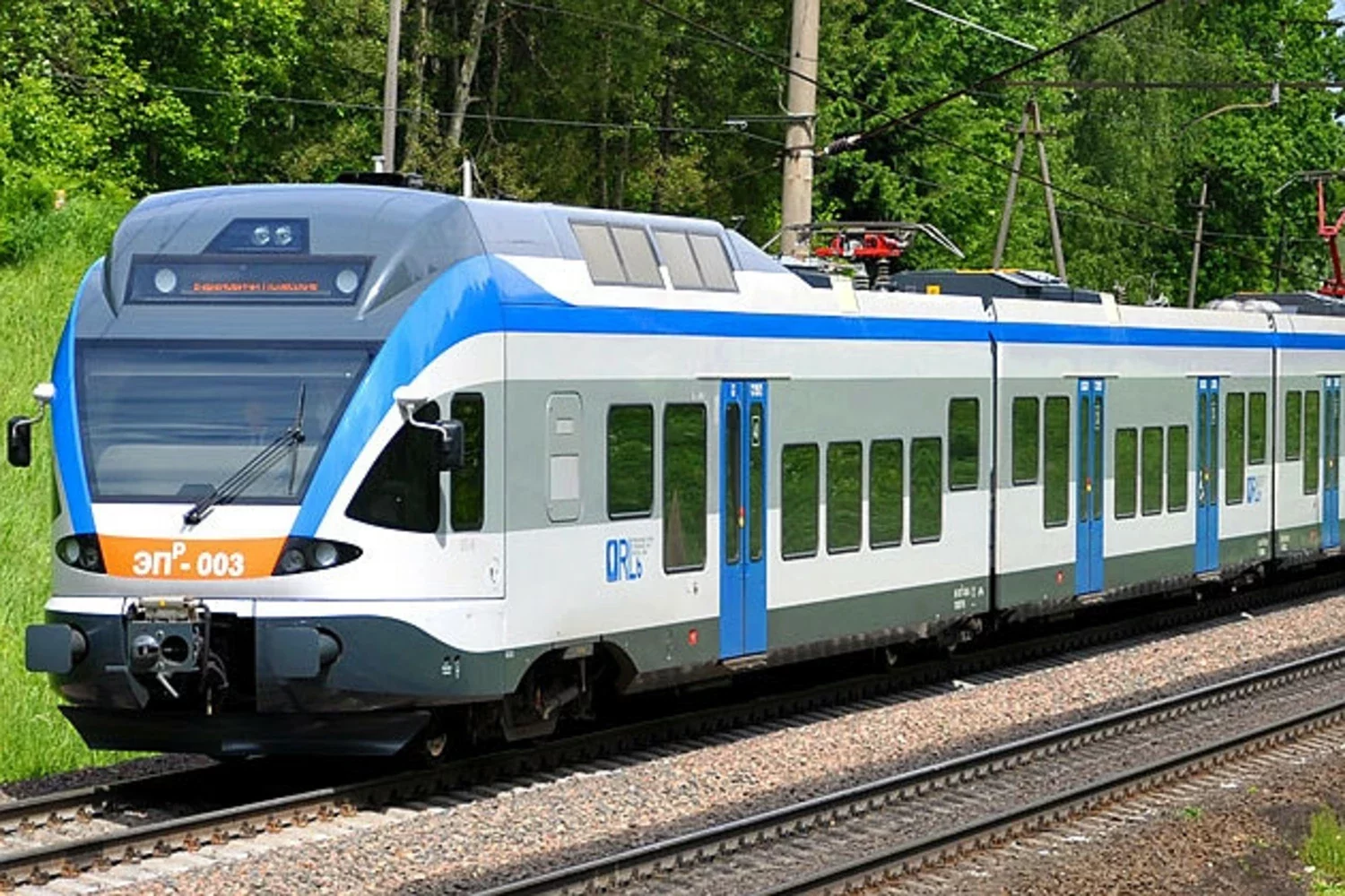 Поезда pesa беларусь. Железнодорожный транспорт в белоруссии. Белорусская чыгунка поезда. Беларусь железная дорога бч. Поезда белоруссии.