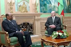  Амар аль_Башыр і Аляксандр Лукашэнка, фота axisglobe.com