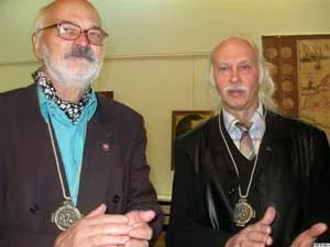 Alaksiej Maračkin i Mikoła Kupava z pamiatnymi miedalami