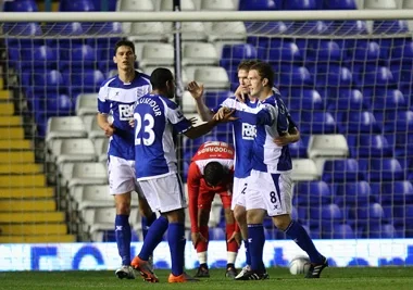  Партнёры віншуюць А.Глеба з першым голам за "Бірмінгем", фота bcfc.com