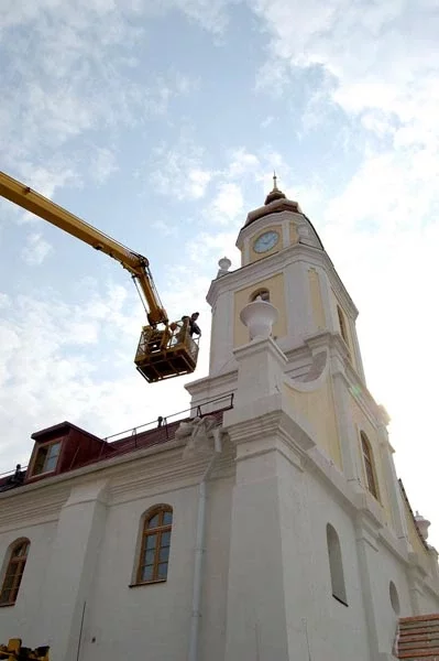 Адноўленая вежа езуіцкага калегіюму, што была зруйнаваная яшчэ ў 40-я гады ХІХ стагодзьдзя.