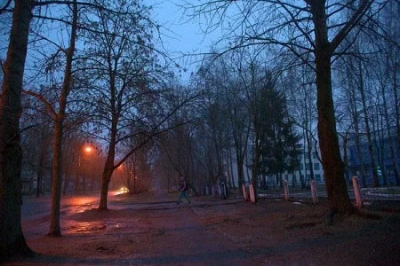 Месца нападу каля гімназіі № 5 у Віцебску. Фота Сяргея Серабро.