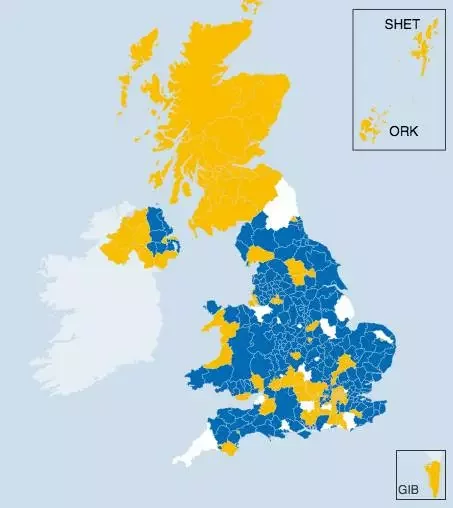 Сінім колерам пазначана, дзе галасавалі за выхад з ЕС, жоўтым — дзе галасавалі супраць выхаду.