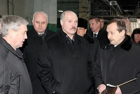Лукашэнка наведвае «Камволь», 17 снежня 2012.