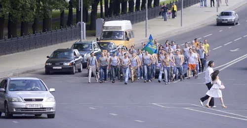 Марш ад парку Янкі Купалы да Вострава Слёз.