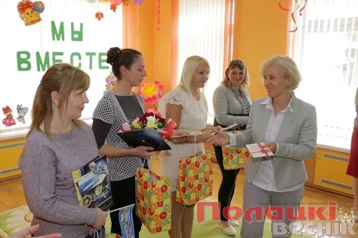 Марина Пашкевич — крайняя справа на фото из газеты «Полацкі веснік»