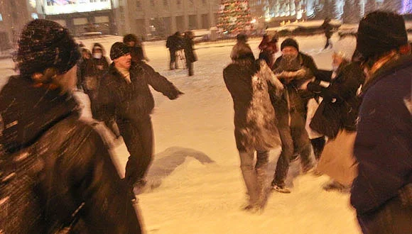  Уладзь Грыдзін фатаграфаваў разгон акцыі 20 снежня. Фота dranik80.livejournal.com