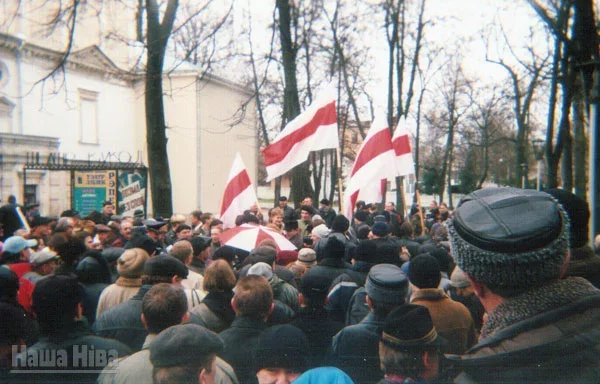  84-гадавіну абвяшчэння БНР у Гродне адзначалі каля 500 чалавек. 24 сакавіка 2002 г.