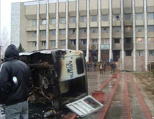  У Таласе 6 красавіка 2010 дэманстранты захапілі абласную адміністрацыю.