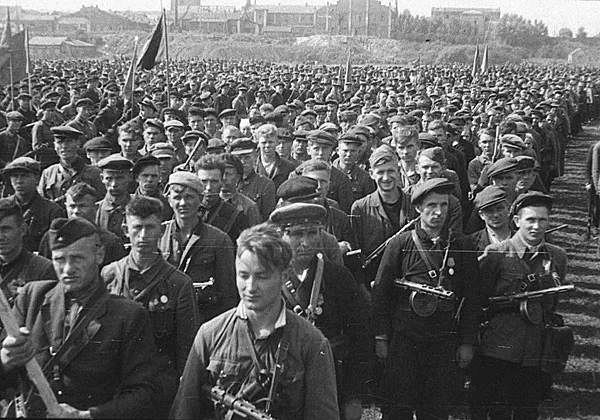 Партызанскі парад у вызваленым ад нацыстаў Мінску.