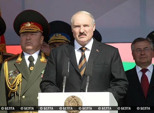 В этом году Лукашенко был в штатском, а не в форме главнокомандующего.