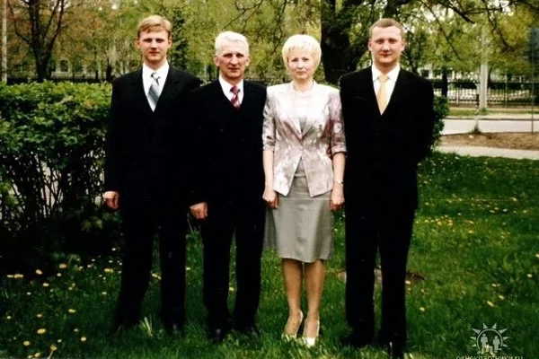 Семья Пелюшкевичей. Сергей — крайний справа. Фото из социальных сетей.