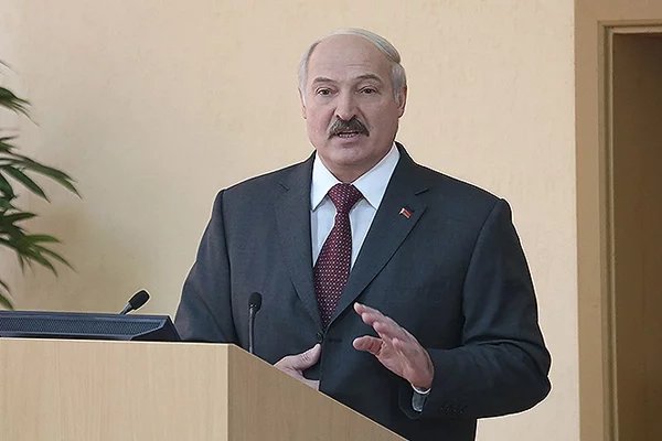 на фото — Лукашенко в Белорусском государственным педагогическом университете 21 ноября, president.gov.by