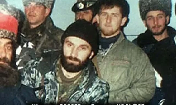 Первая чеченская война. Юный Рамзан Кадыров в компании с антироссийским исламистом и террористом №1 Шамилем Басаевым.