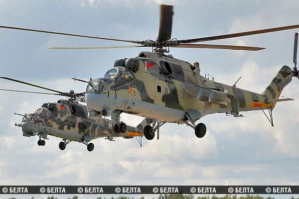 Biełaruskija ŭdarnyja viertaloty Mi-24P, fota BiełTA