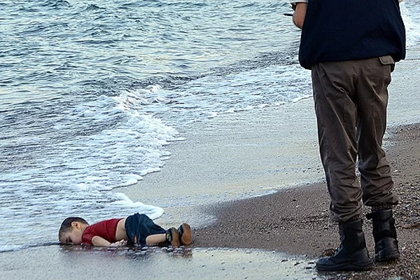 Тело утонувшего трехлетнего мальчика из семьи беженцев в берегов Турции