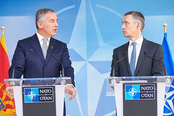 Премьер Черногории Мило Джуканович и генсек НАТО Йенс Столтенберг, nato.int