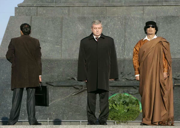 Kadafi ŭ Minsku ŭ listapadzie 2008 hoda. Fota Julii Daraškievič