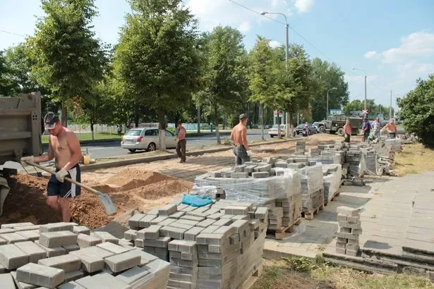 Тут і ніжэй фота: Юрый Піваварчык