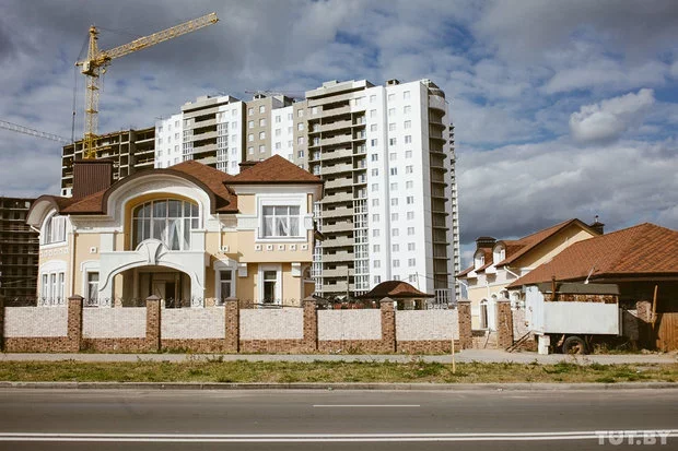 Так выглядаў дом Бакіева ў 2015 годзе. Фота: Аляксандр Васюковіч, TUT.BY