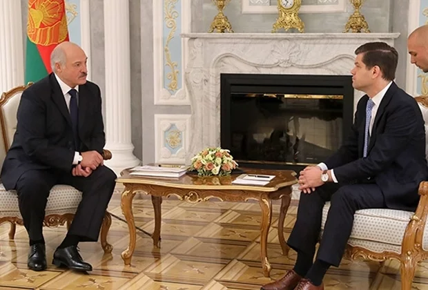 Александр Лукашенко и Уэсс Митчелл. Фото: пресс-служба президента Беларуси.