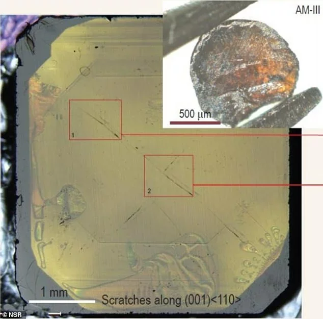 Новое стекло оставляет царапины на алмазе. Фото National Science Review