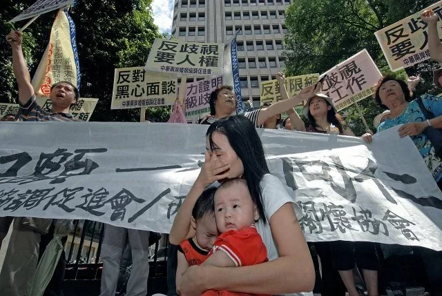 Sprečka pra toje, ci puskać u Tajvań maładych kitajanak, idzie daŭno. Na fota: pratest u Tajpei.