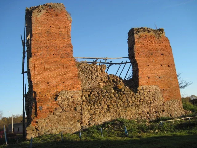 Руіны Княскай вежы Крэўскага замка XIV ст.