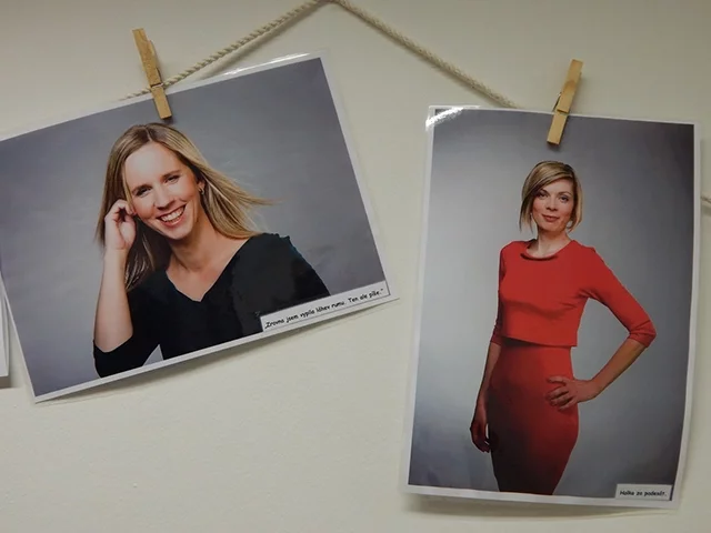 В коридорах общественного чешского ТВ вывешены портреты журналистов.