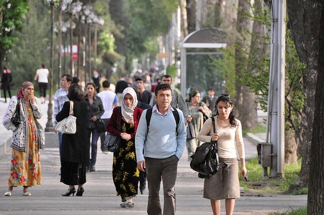 Жители Душанбе. Фото silkroadreporters.com