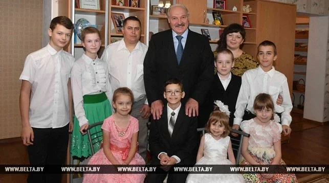 Аляксандр Лукашэнка і сям'я Новікавых