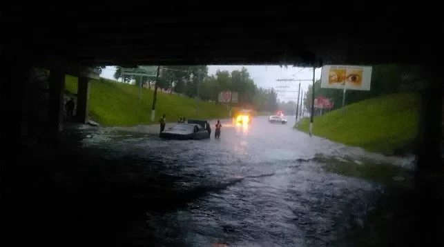 В воскресенье сильный ливень затопил Могилев.