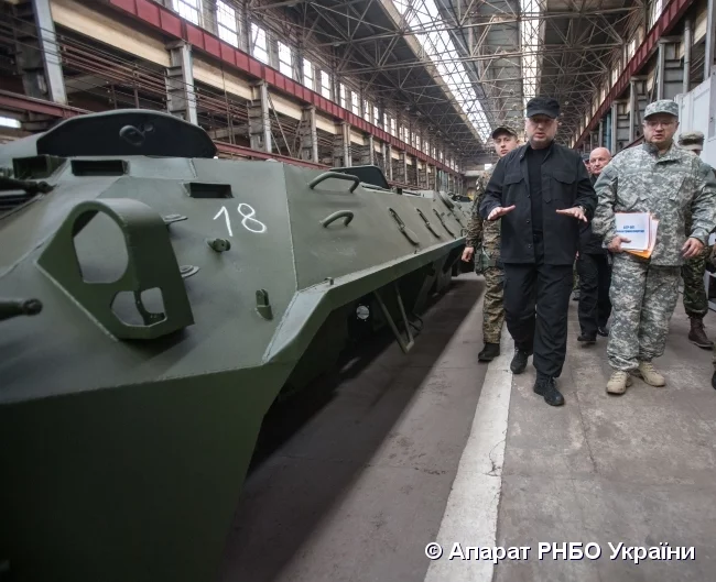 «Перад Украінай стаіць задача выпускаць ваенную тэхніку і зброю, якія адпавядаюць лепшым сусветным аналагам», заяўляў сакратар Савета нацыянальнай бяспекі і абароны Украіны Аляксандр Турчынаў падчас наведвання Кіеўскага бранятанкавага завода.