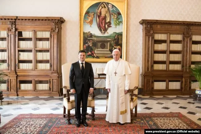 Папа рымскі Францішак і прэзыдэнт Украіны Ўладзімір Зяленскі