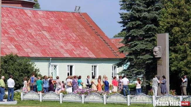 Мітынг ля помніка на магіле Ігната Буйніцкага ў цэнтры Празарок.