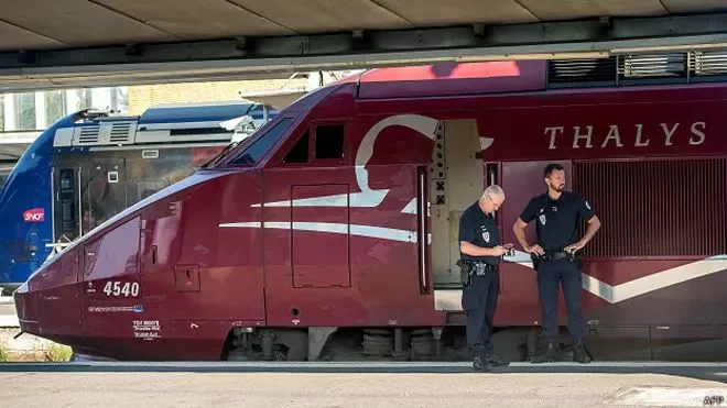 Napad na pasažyraŭ ciahnika Thalys Amsterdam — Paryž cudam udałosia spynić.