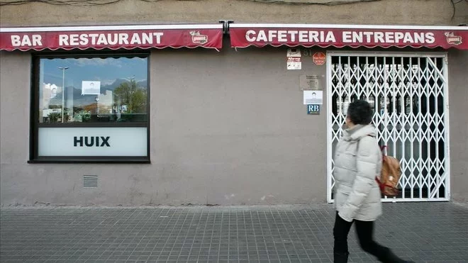Па ўсёй Іспаніі закрыты не толькі школы, але таксама бары і кавярні. Фота elperiodico.com
