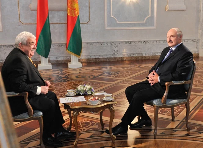 Лукашенко и первый заместитель генерального директора ТАСС Михаил Гусман. Фото president.gov.by