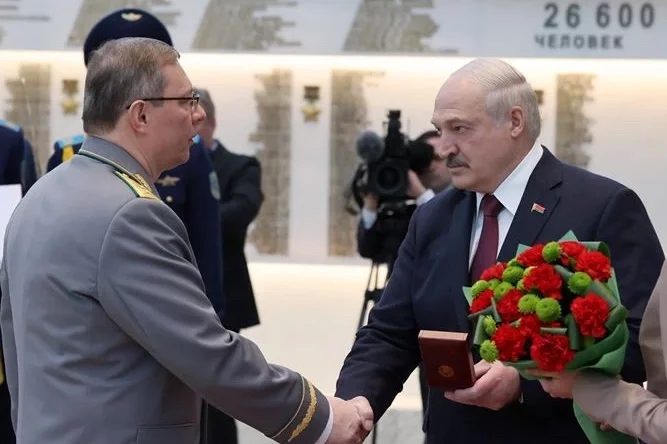 Александр Лукашенко и генеральный прокурор Андрей Швед. Скриншот из видео