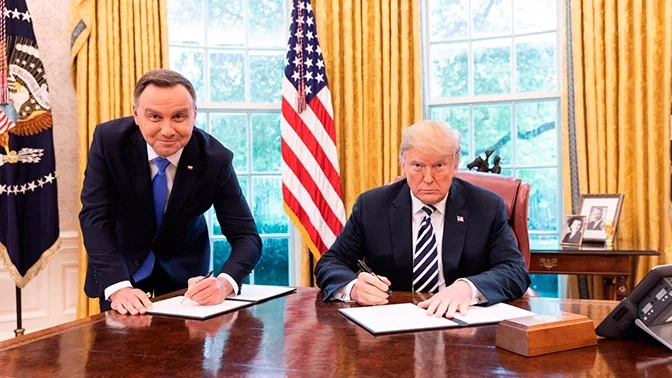 Fota z tvitara Donalda Trampa, Duda — źleva