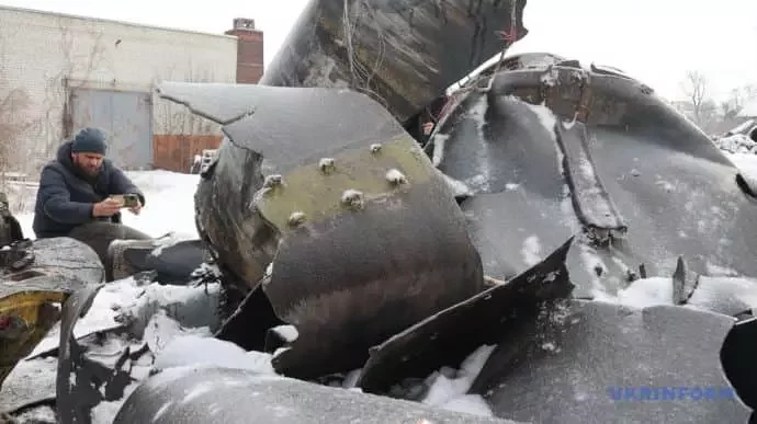 Обломки одной из ракет, прилетевших 2 января в Харьков