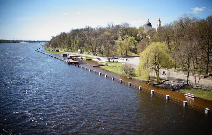 В городской черте Гомеля река Сож затопила набережную и пляжи.