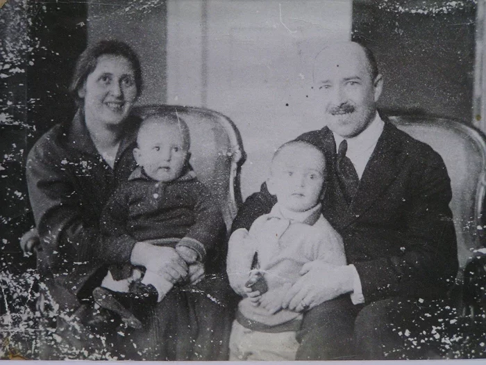 Антон и Софья Луцкевичи с сыновьями Юркой и Лявоном