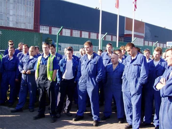 Рабочие завода «Форд» в России. Фото industriall-union.org.