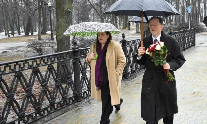 Поверенная в делах США в Беларуси Дженифер Мур и Джордж Кент в Минске. Фото: Посольство США в Минске.